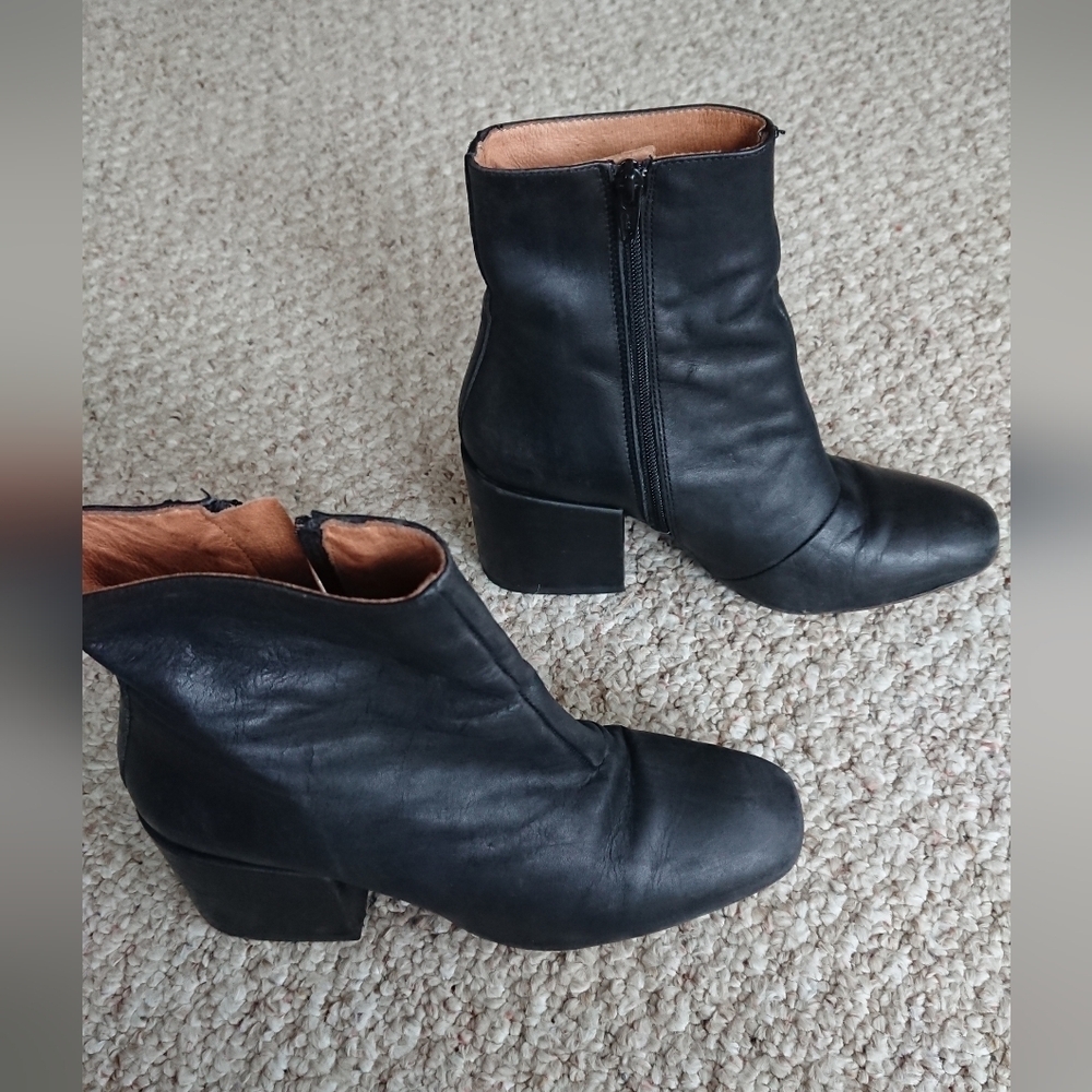 Free People black leather Nicola Bootie size 7